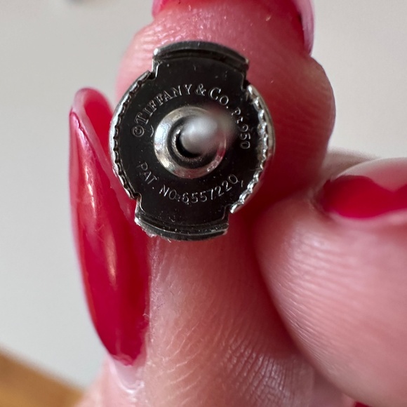 Tiffany & Co Diamond Studs in platinum - Picture 4 of 5